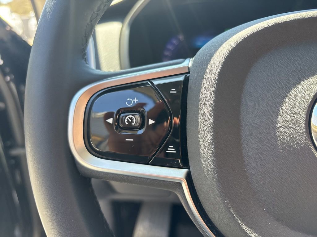 Used 2025 Volvo XC90 B5 Plus w/ Protection Package Premier image 24