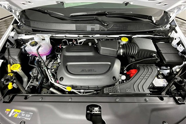 New 2026 Chrysler Pacifica Select image 2