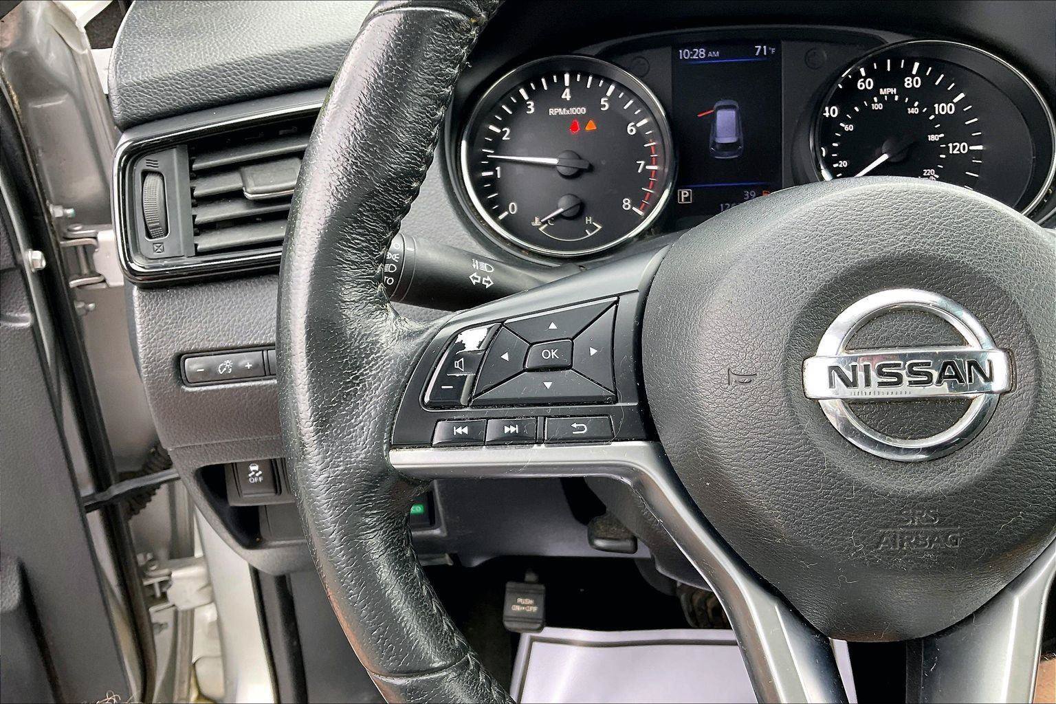 Used 2020 Nissan Rogue SV FWD image 18
