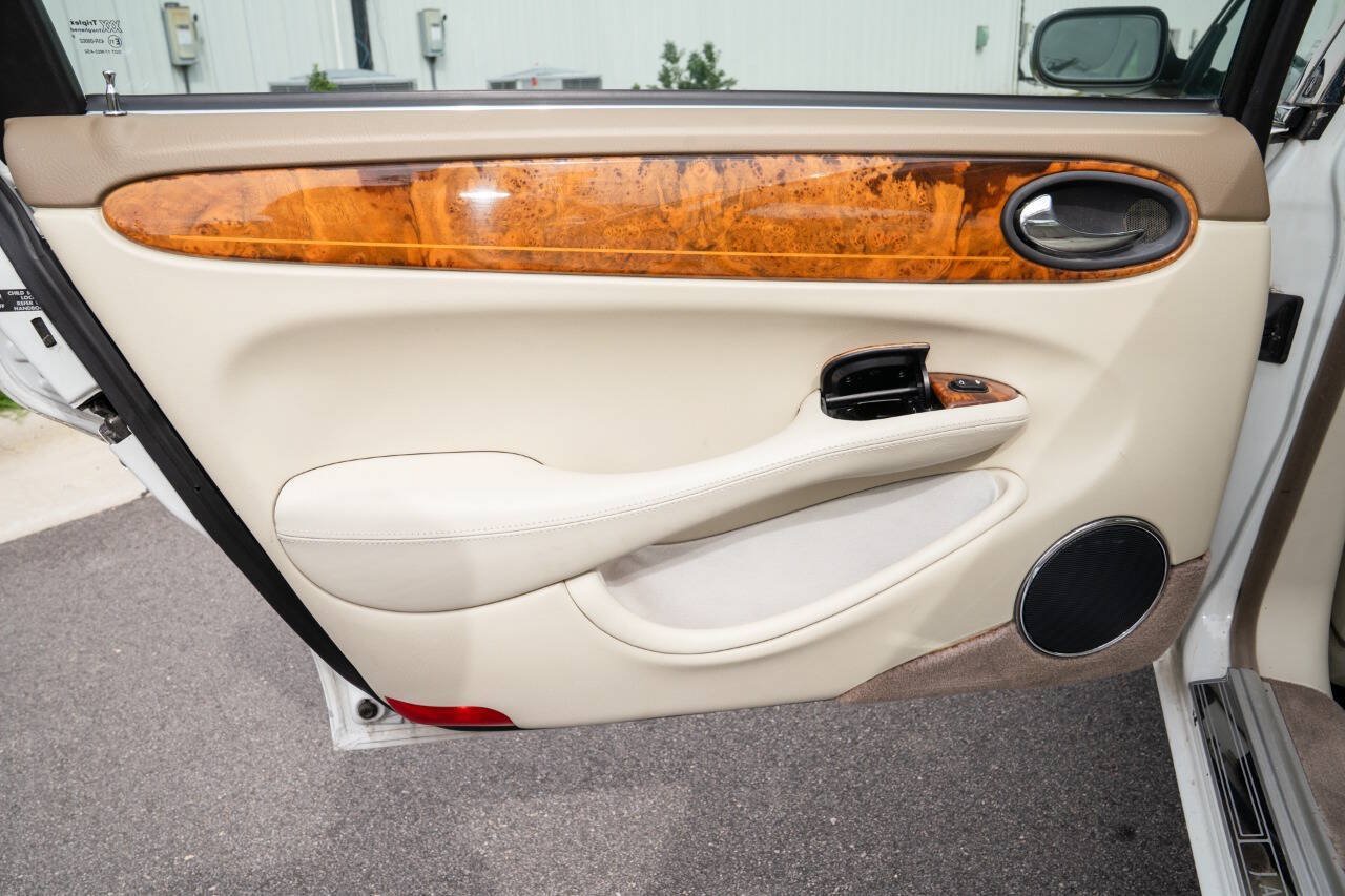 Used 1998 Jaguar XJ8 L RWD image 18