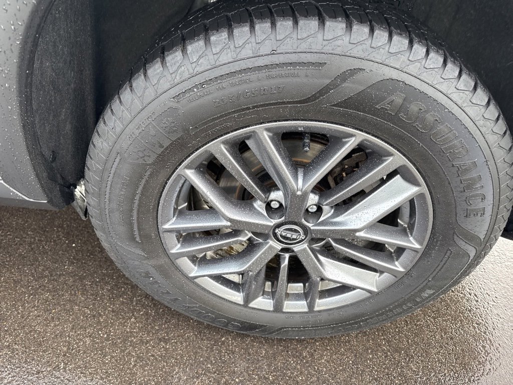 Used 2024 Nissan Rogue S image 33