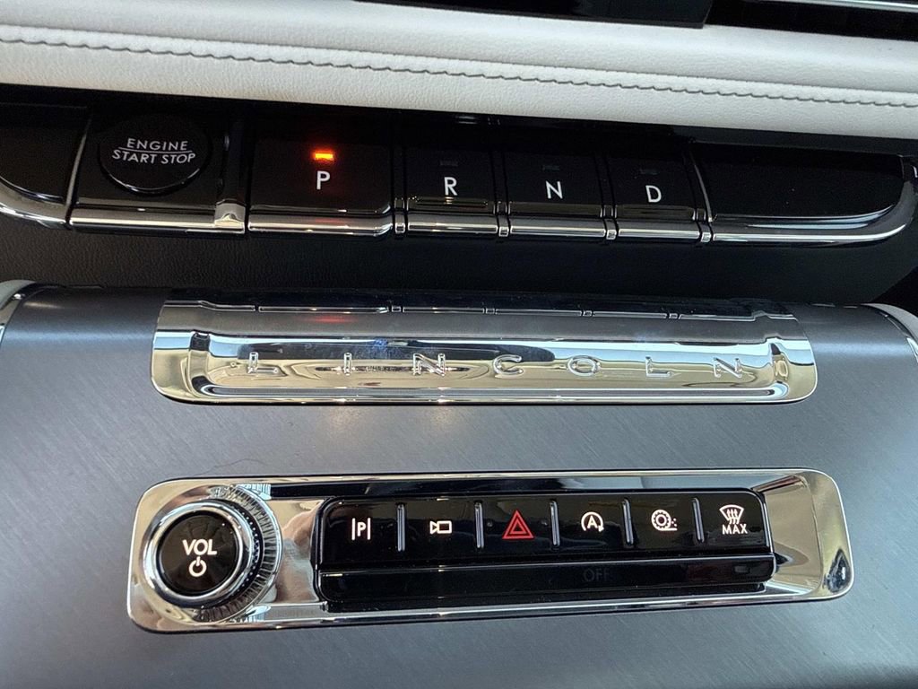 New 2026 Lincoln Aviator 2WD w/ Jet Appearance Package image 29