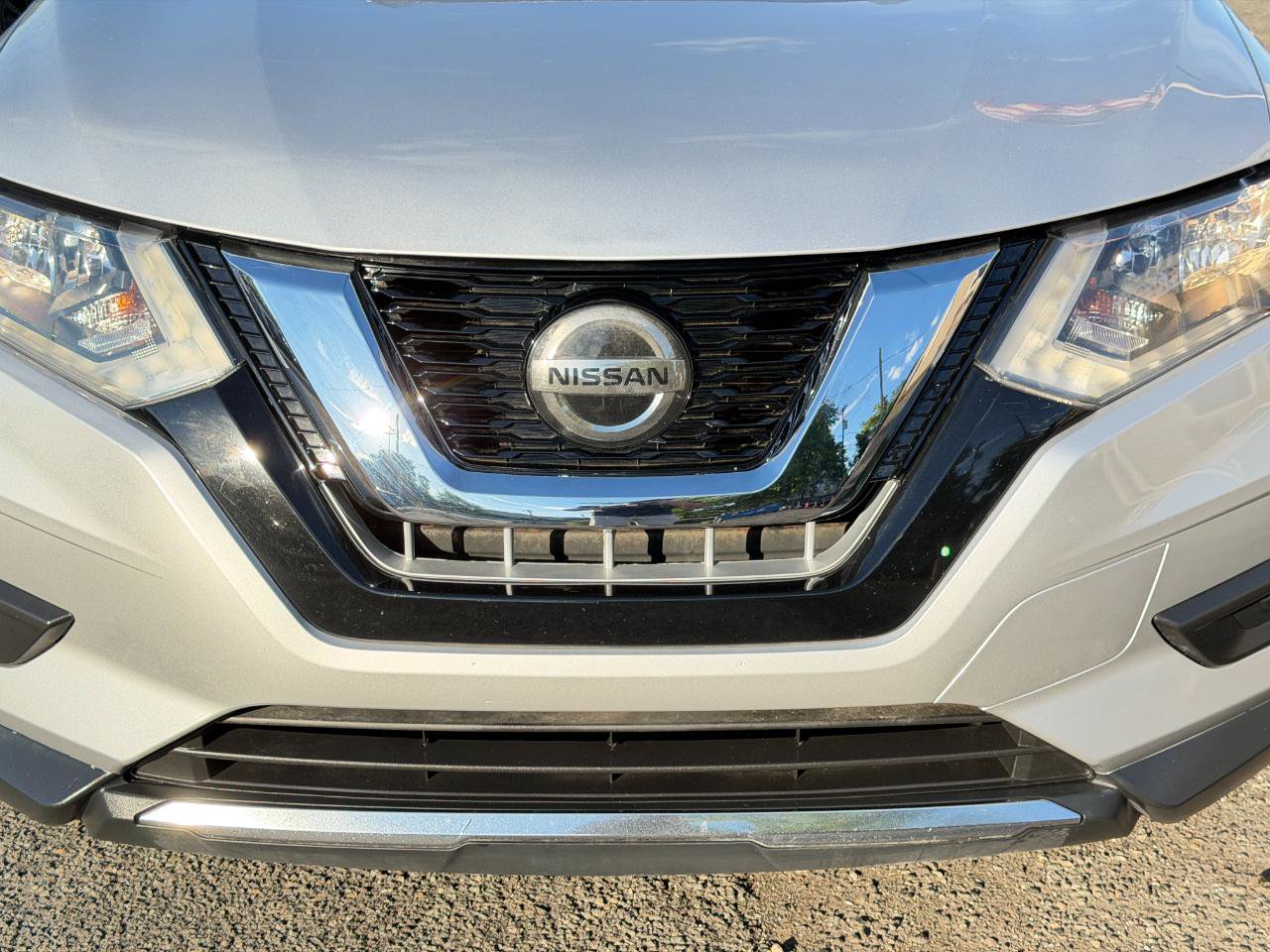 Used 2018 Nissan Rogue SV AWD/4WD image 96