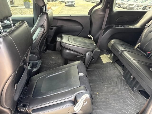 Used 2023 Chrysler Pacifica Touring-L w/ S Appearance Package AWD/4WD image 16