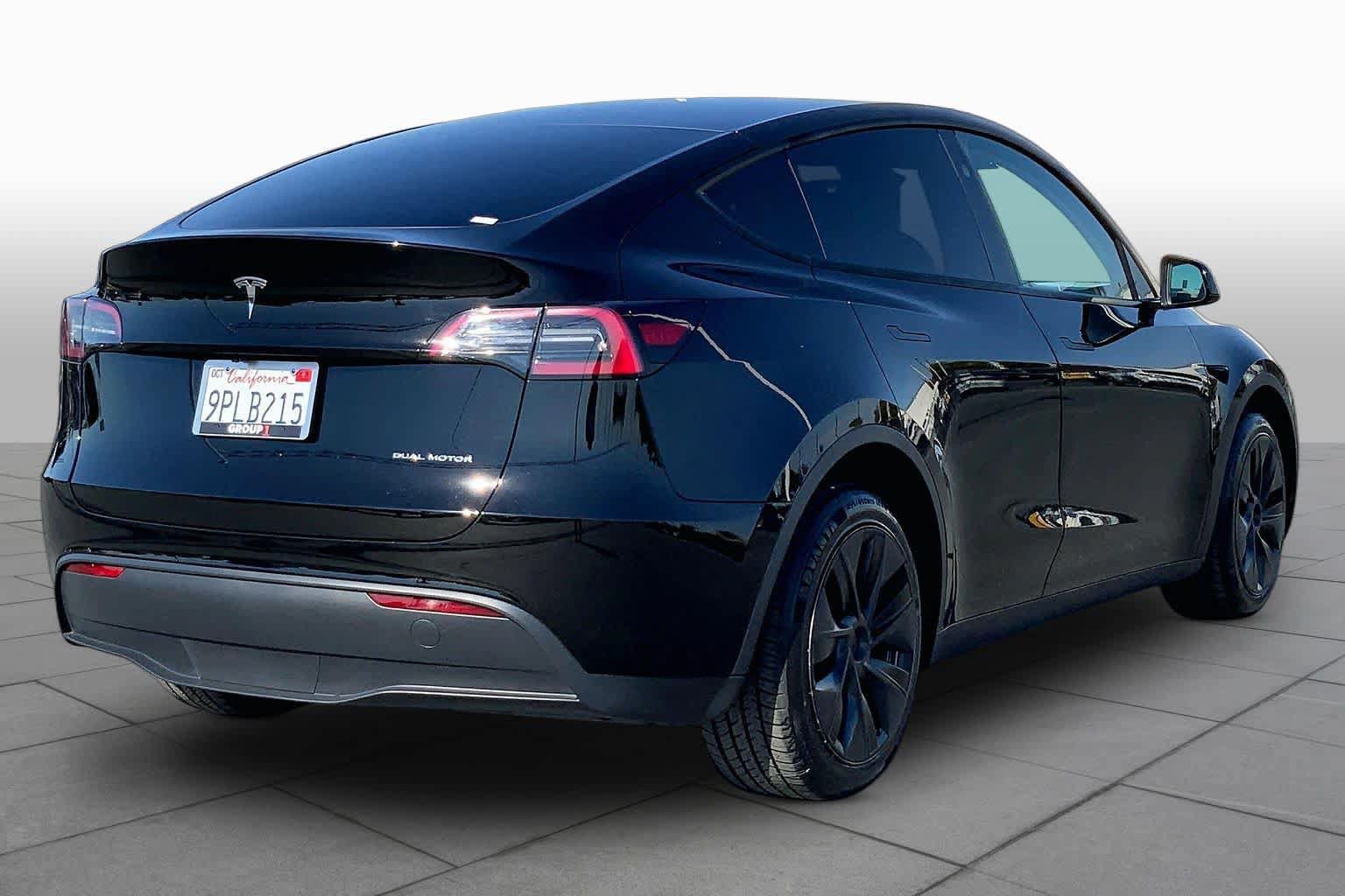 Used 2024 Tesla Model Y Long Range AWD/4WD image 11