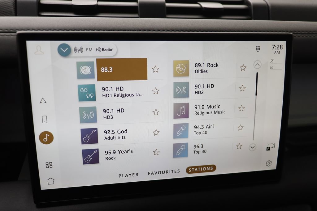 Used 2024 Land Rover Defender 110 SE image 10