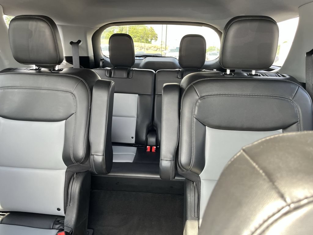 Used 2023 Ford Explorer XLT w/ Equipment Group 202A AWD/4WD image 23