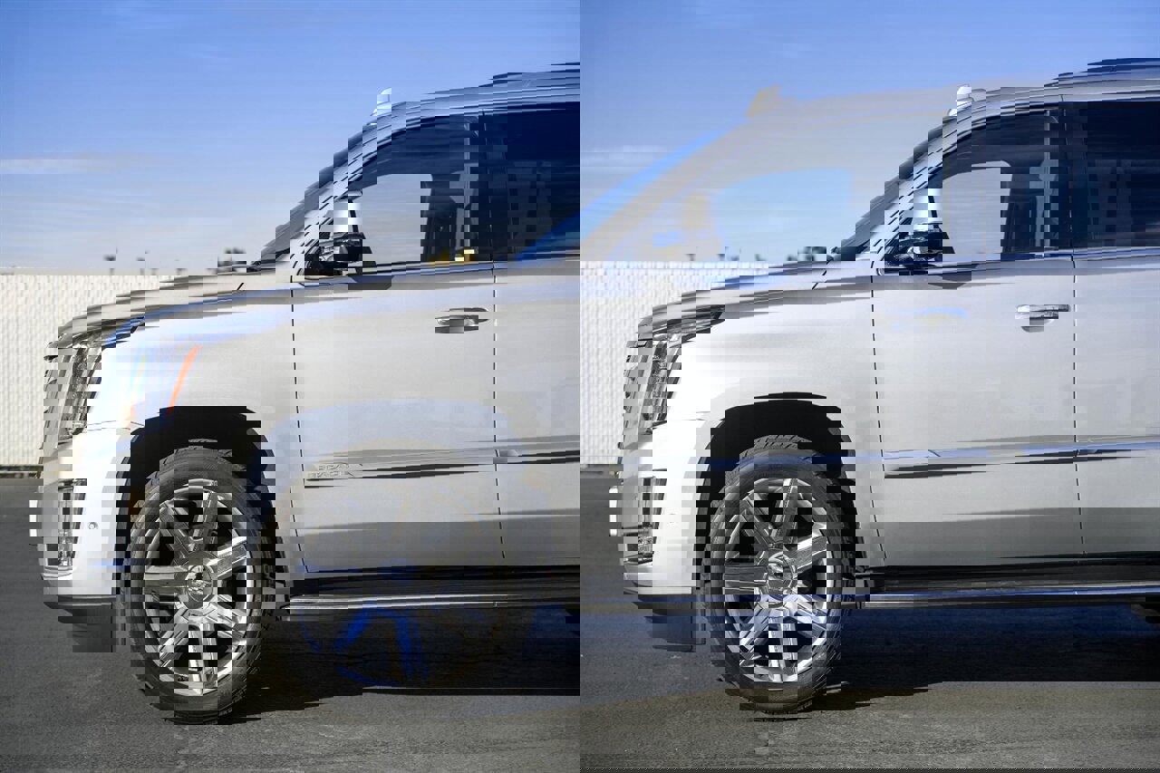 Used 2020 Cadillac Escalade Luxury image 5