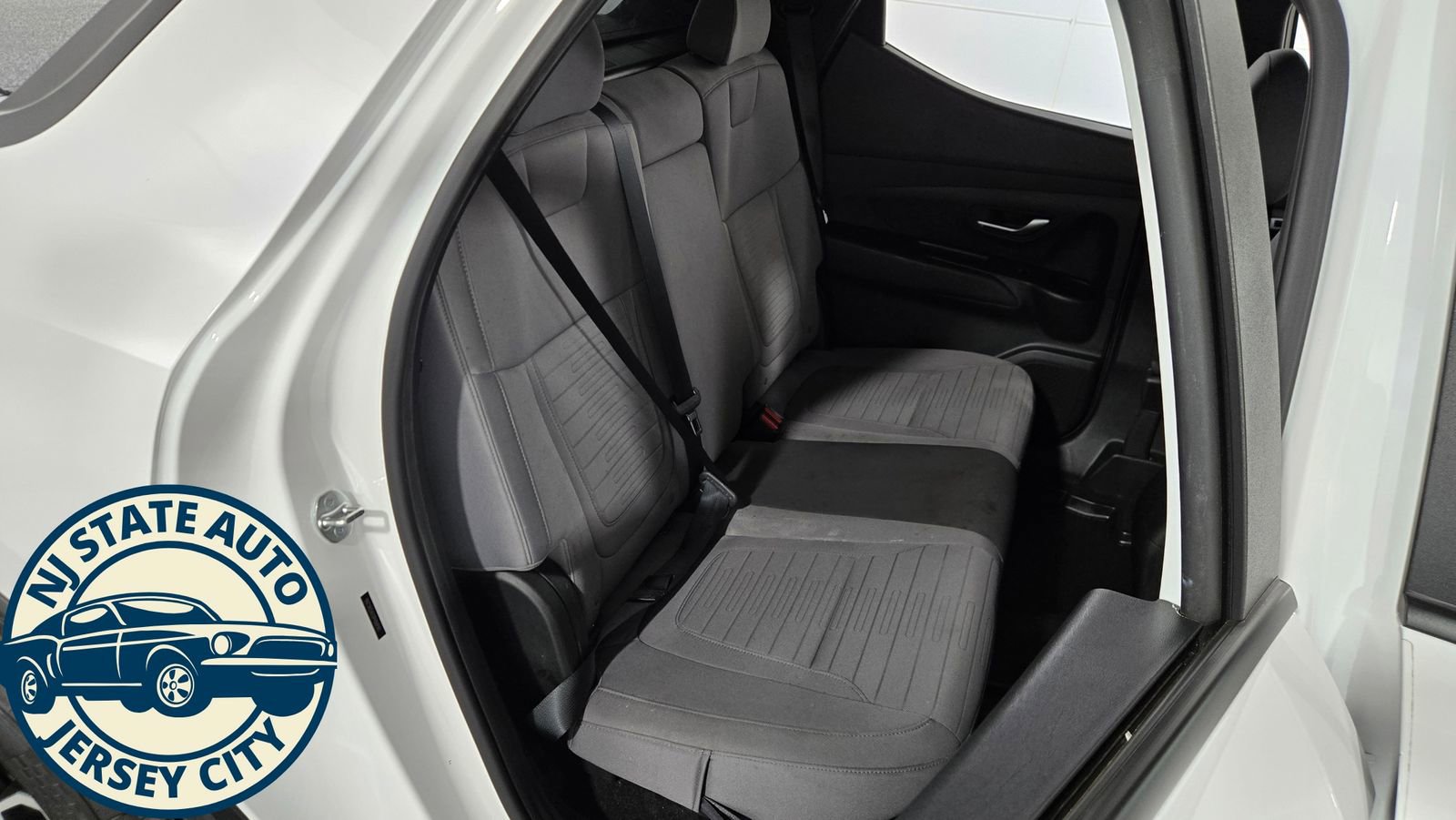 Used 2023 Hyundai Santa Cruz SE image 30