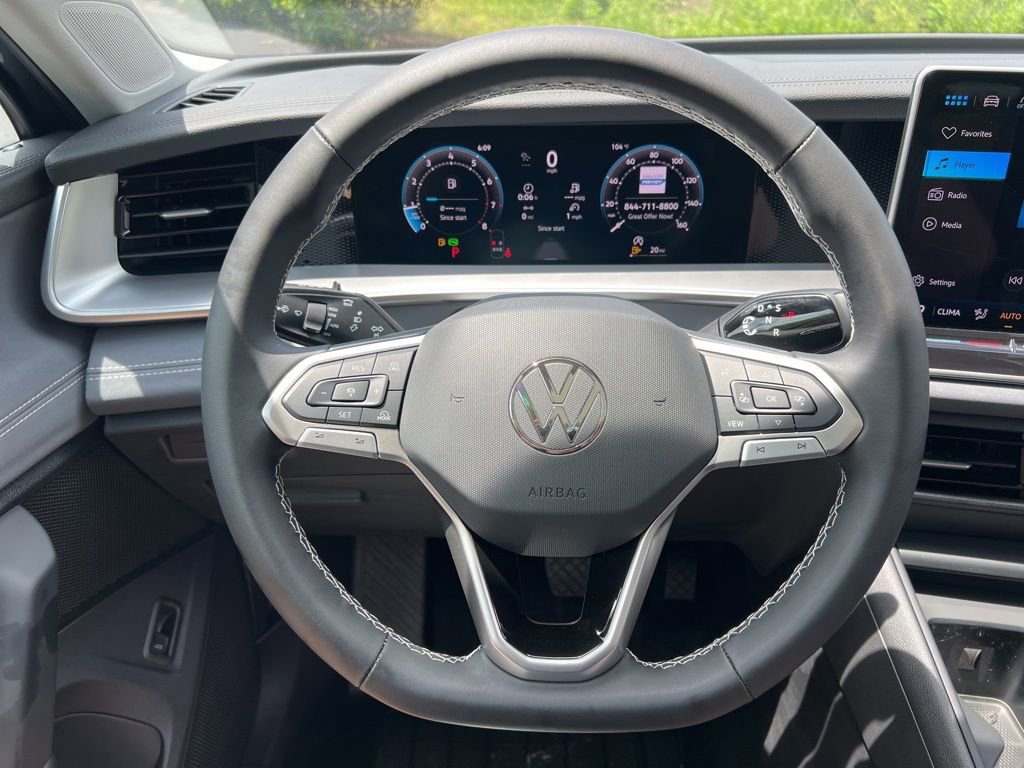 New 2026 Volkswagen Tiguan SE FWD image 16