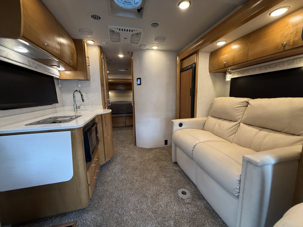 Used 2018 Mercedes-Benz Sprinter 3500 image 42