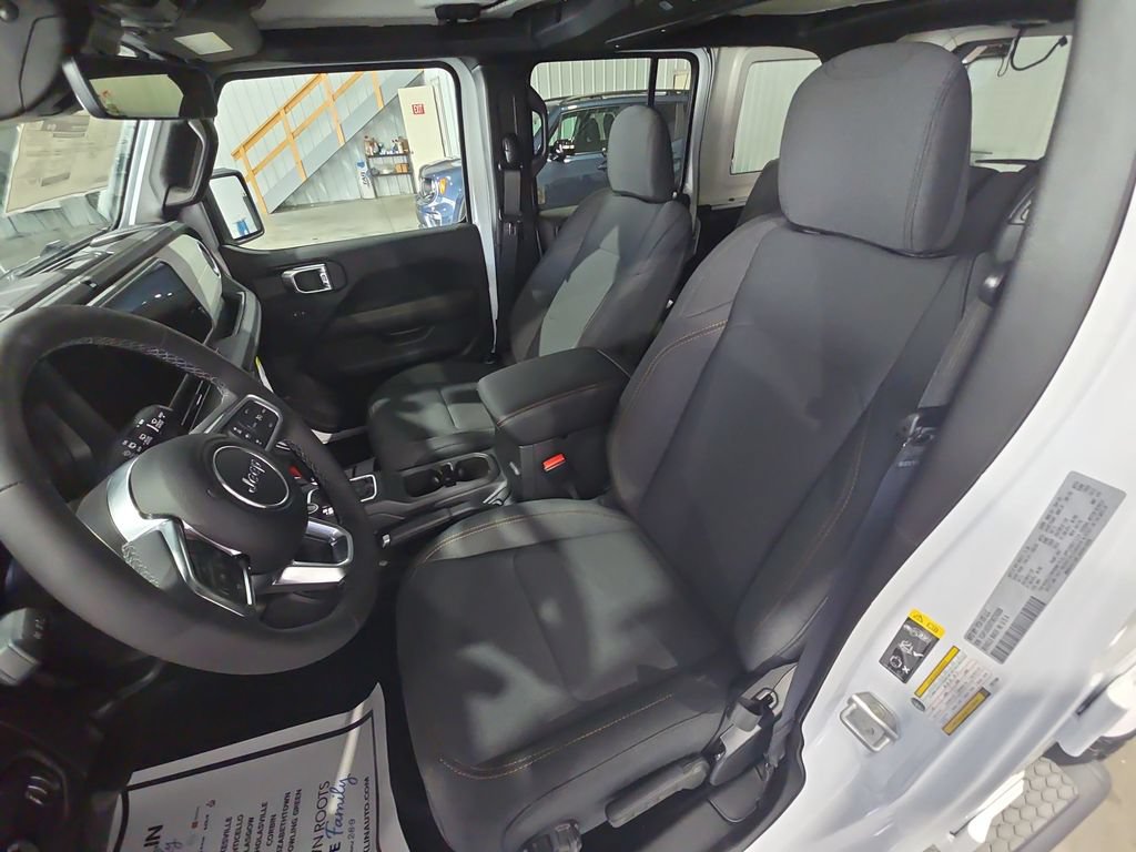 New 2026 Jeep Wrangler Unlimited Sahara AWD/4WD image 17