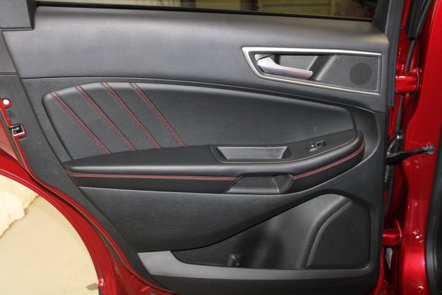Used 2022 Ford Edge ST-Line image 16