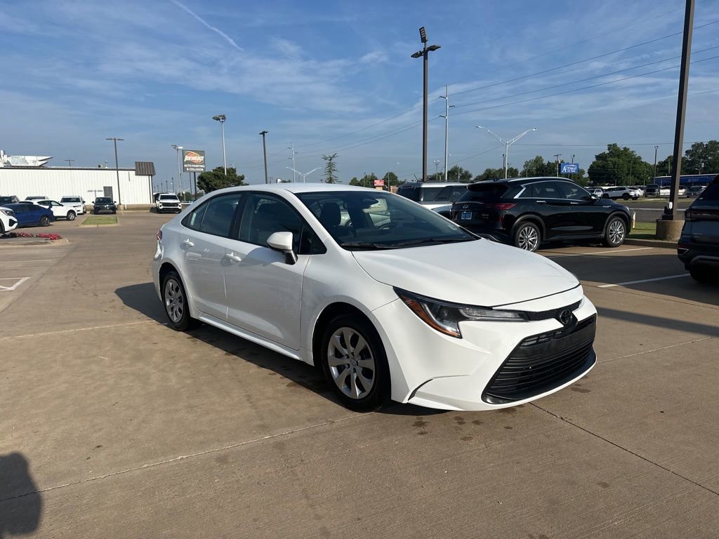 Used 2025 Toyota Corolla LE FWD image 3