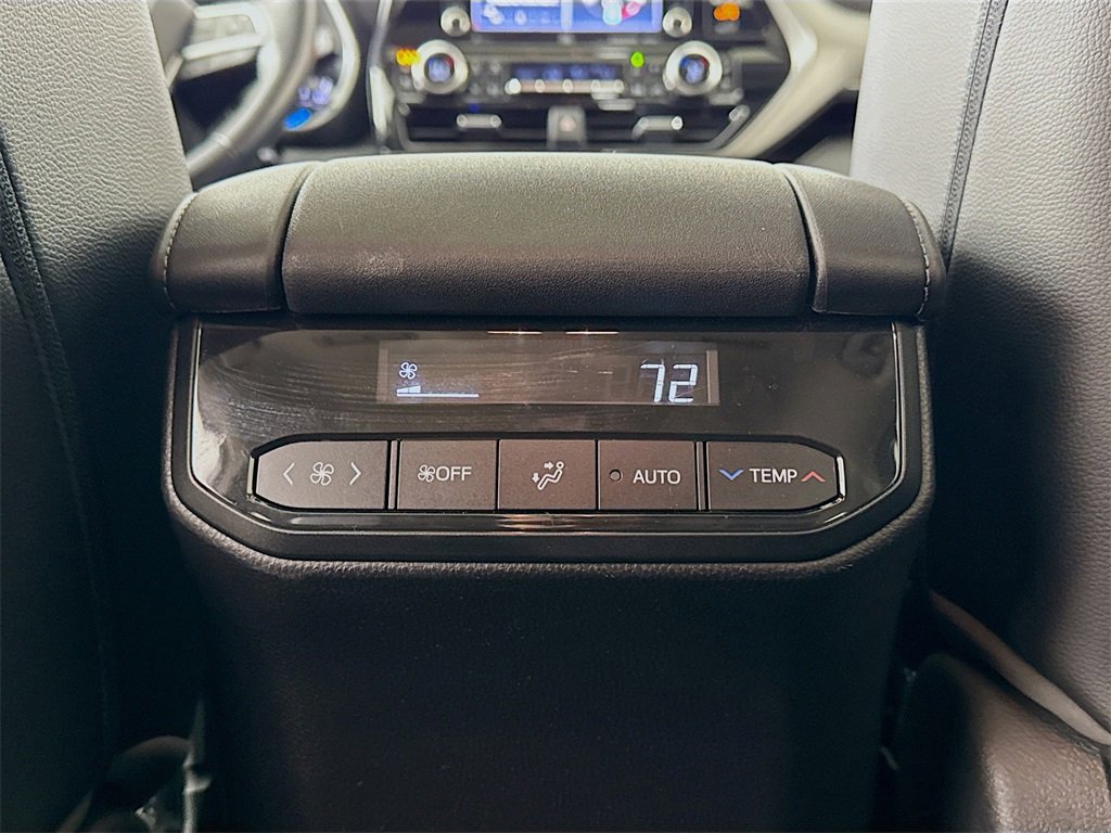 Used 2020 Toyota Highlander Limited image 26