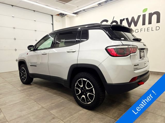Used 2025 Jeep Compass Trailhawk AWD/4WD image 3