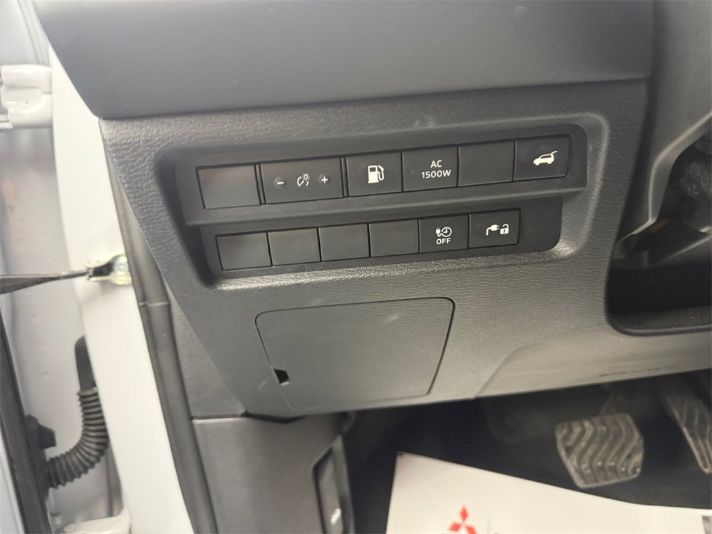 Used 2024 Mitsubishi Outlander 4WD Plug-In Hybrid image 36