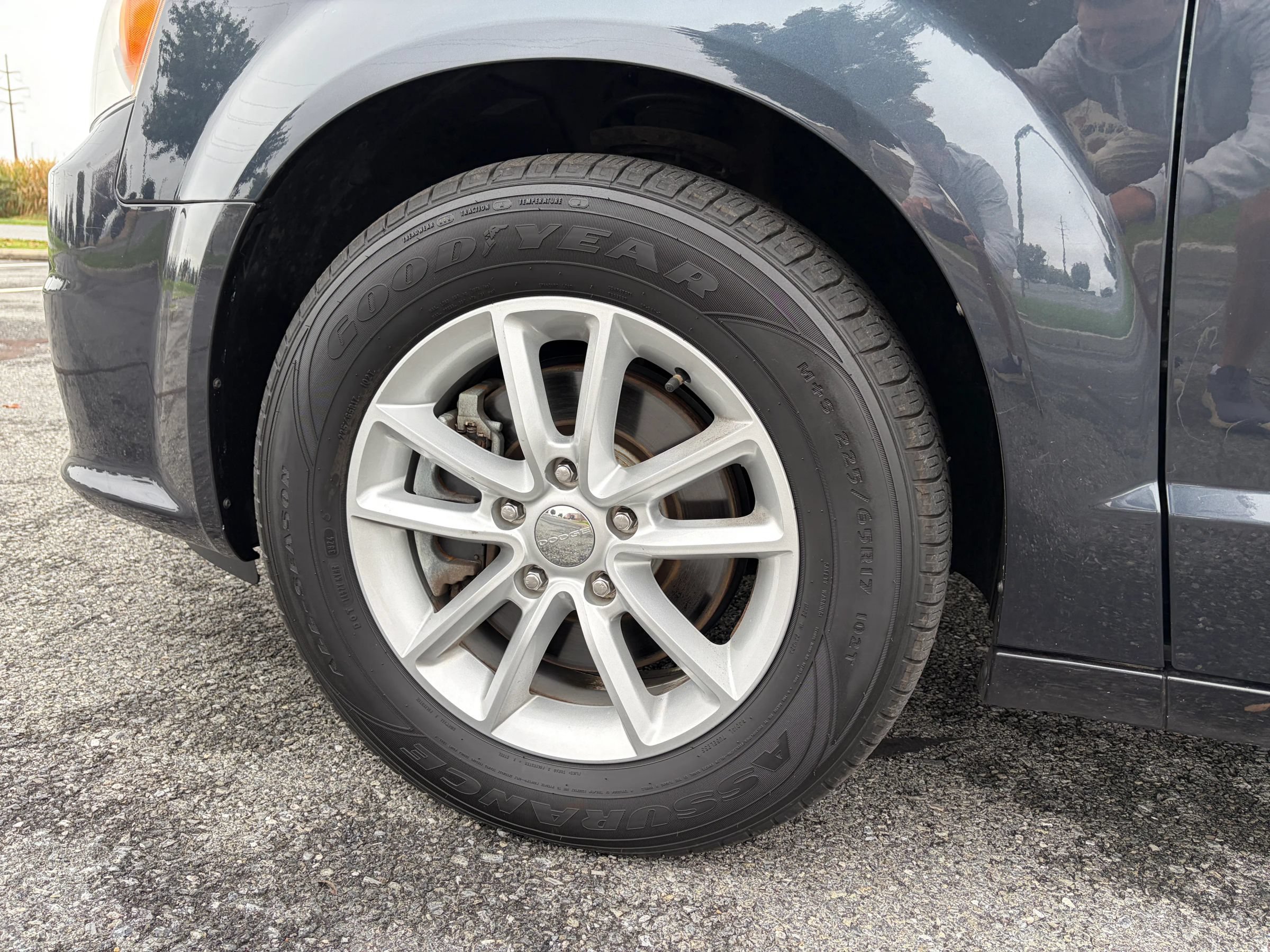 Used 2013 Dodge Grand Caravan SXT w/ Rear Park Assist Pkg FWD image 38