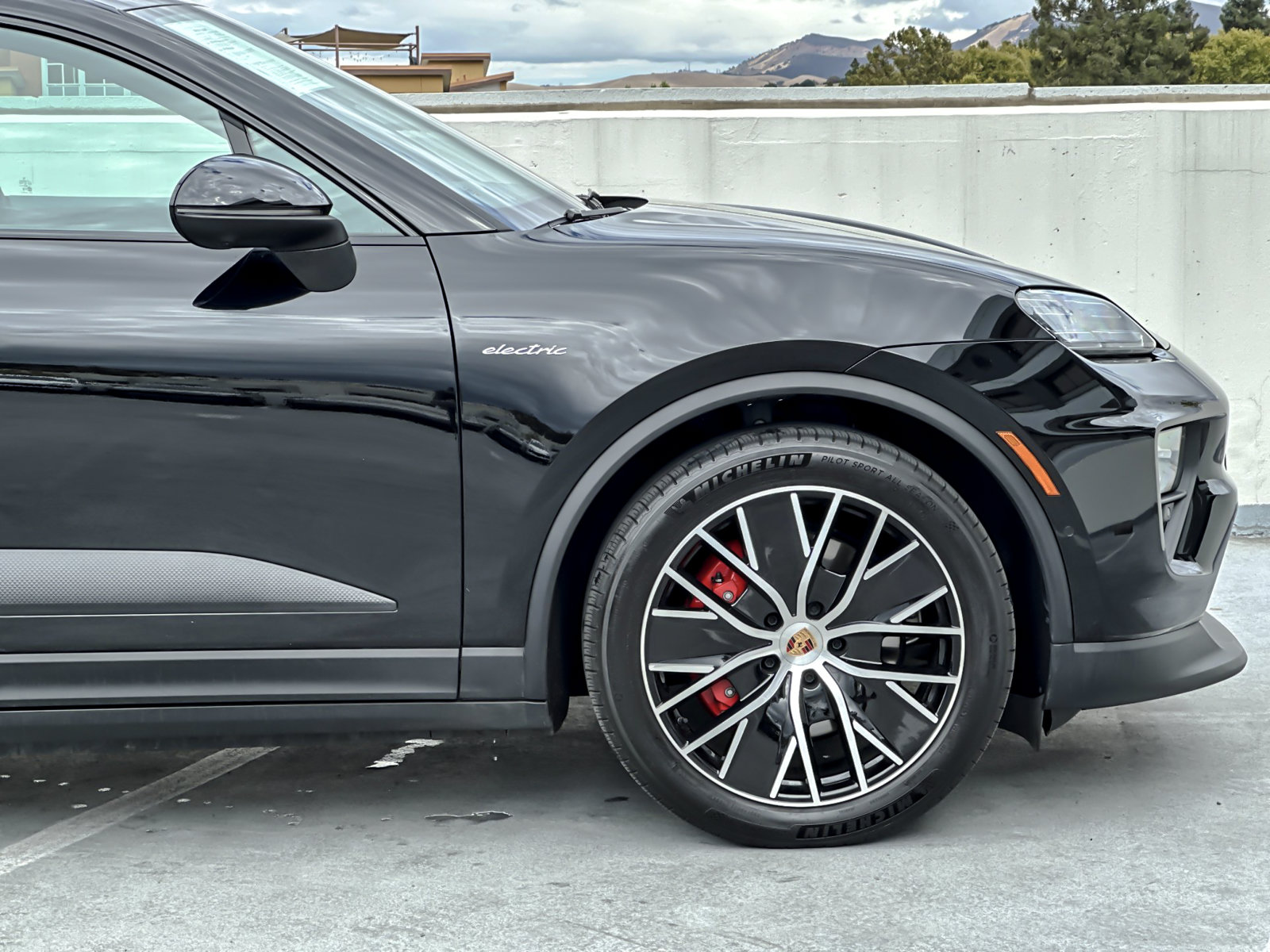Used 2025 Porsche Macan 4S Electric AWD/4WD image 29