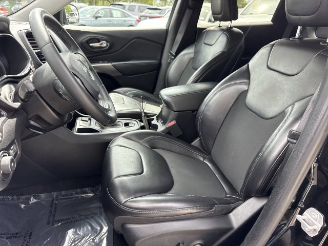 Used 2019 Jeep Cherokee Latitude Plus FWD image 11