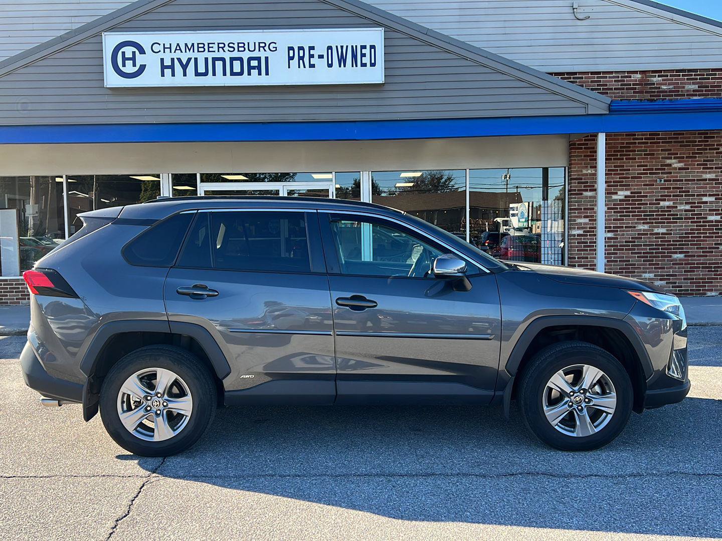 Used 2023 Toyota RAV4 XLE w/ Convenience Package AWD/4WD image 6
