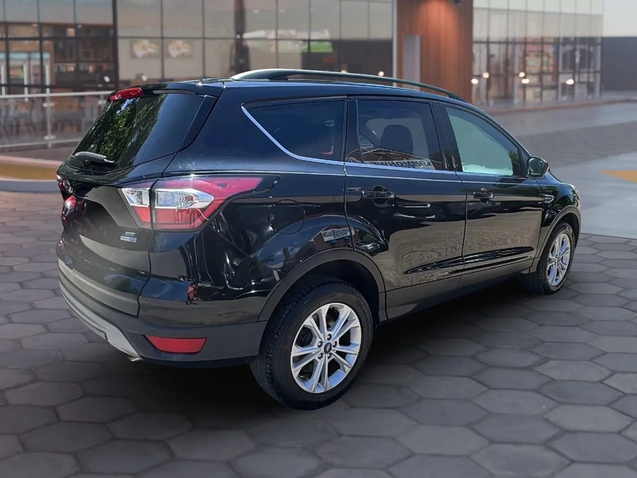 Used 2017 Ford Escape SE w/ SE Leather Comfort Package AWD/4WD image 5