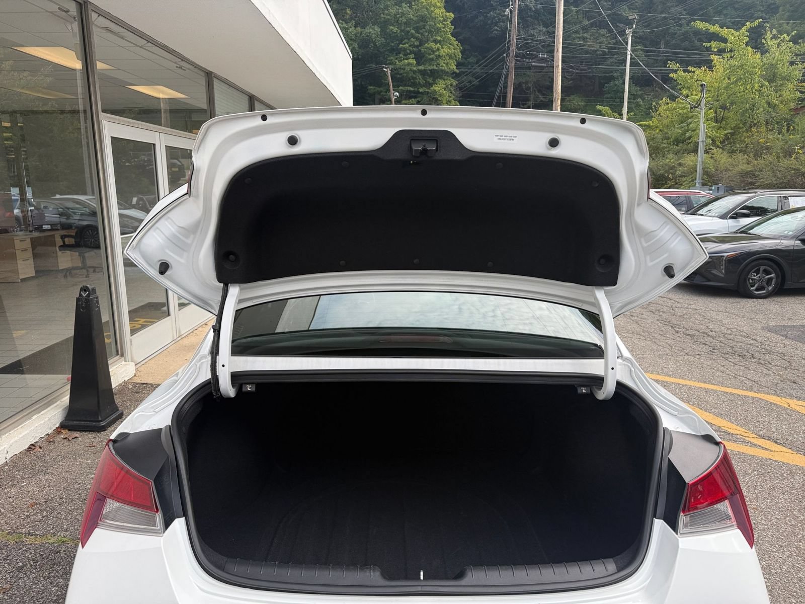 Used 2026 Hyundai Elantra Sport FWD image 31