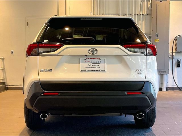 Used 2019 Toyota RAV4 XLE w/ All Weather Liner Package AWD/4WD image 7