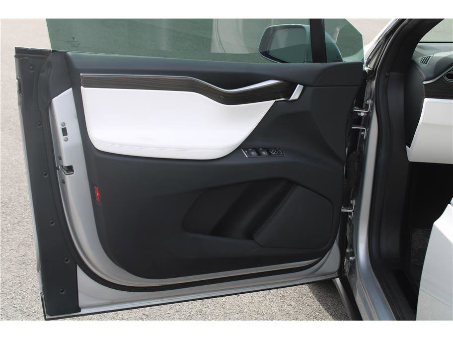 Used 2016 Tesla Model X 90D image 7