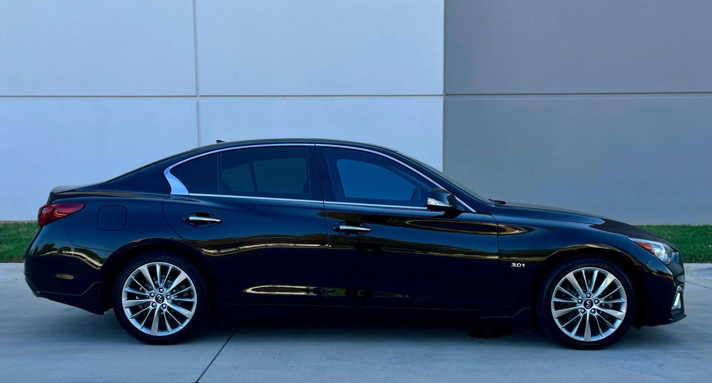 Used 2019 INFINITI Q50 Luxe w/ Essential Package (3.0T Luxe) RWD image 8