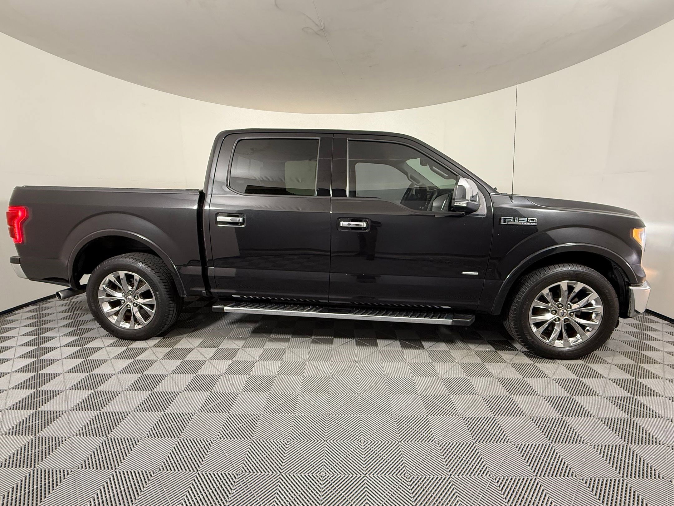 Used 2015 Ford F150 Lariat w/ Equipment Group 502A Luxury image 9