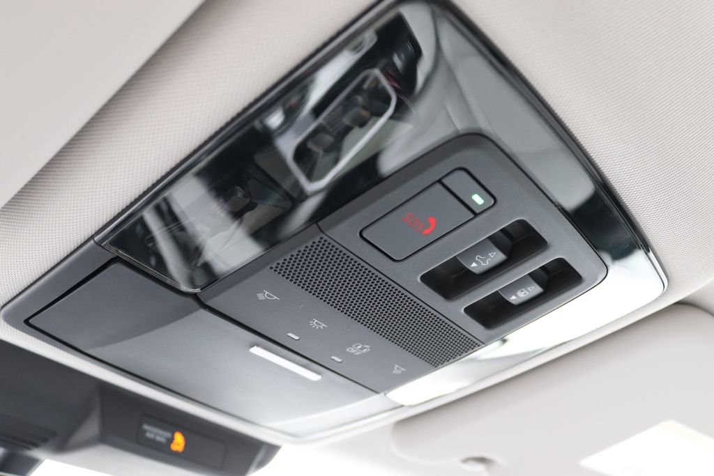 Used 2025 Mitsubishi Outlander AWD image 39
