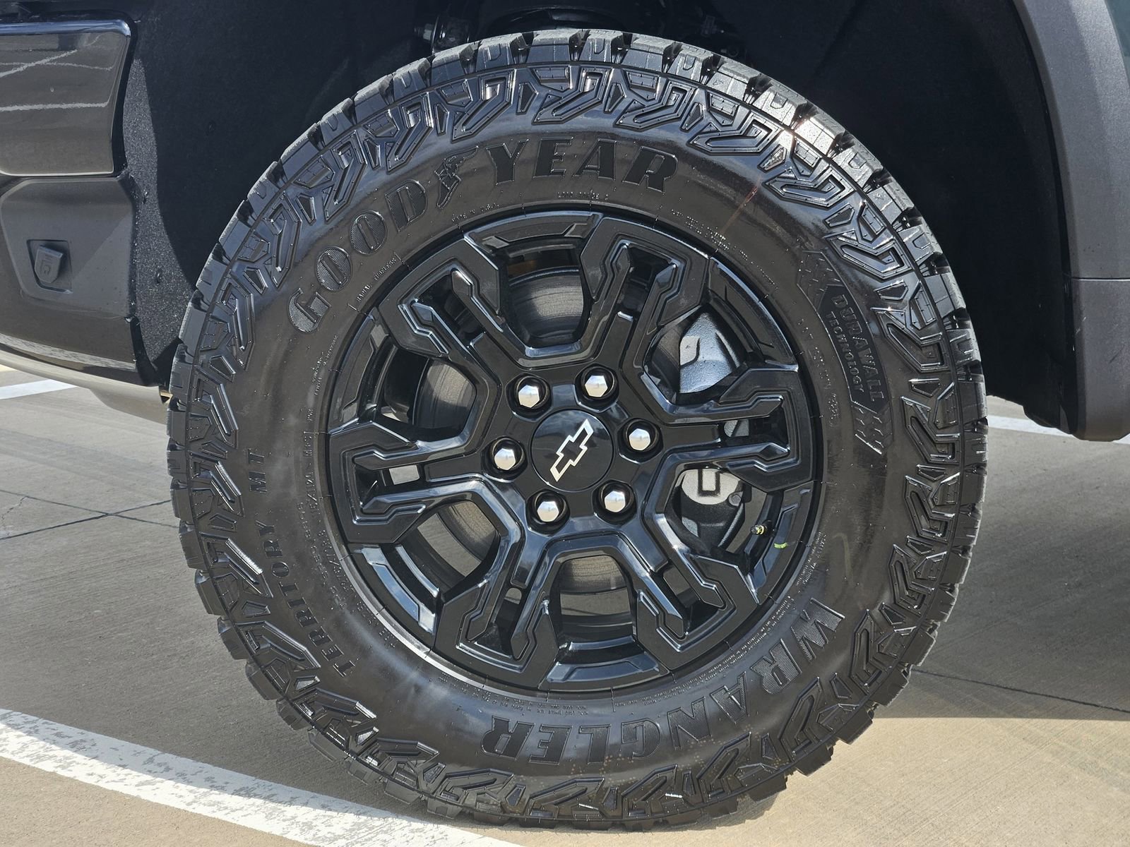 Certified 2026 Chevrolet Silverado 1500 ZR2 w/ Dark Appearance Package image 14