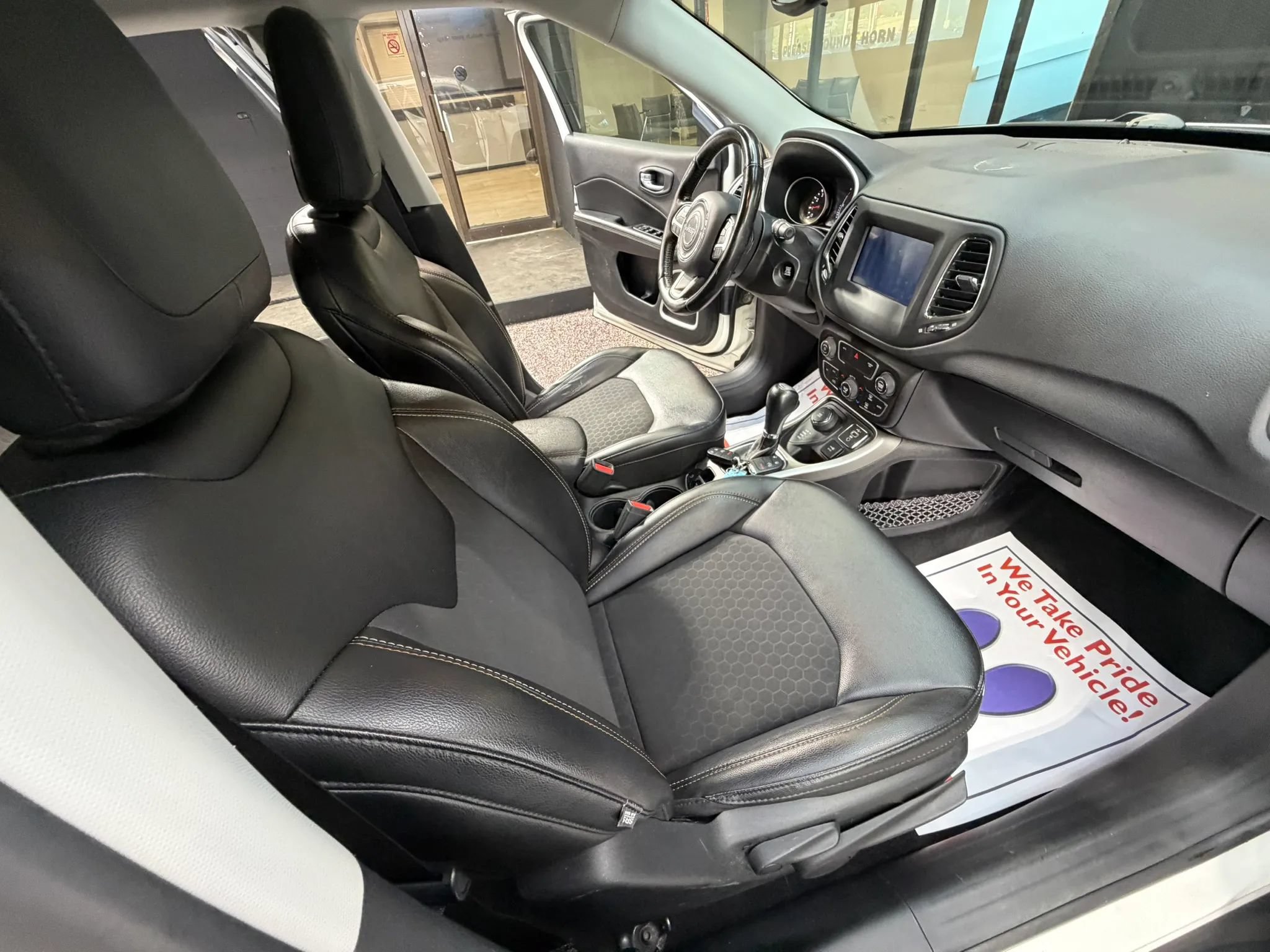 Used 2019 Jeep Compass Latitude w/ Cold Weather Group AWD/4WD image 35
