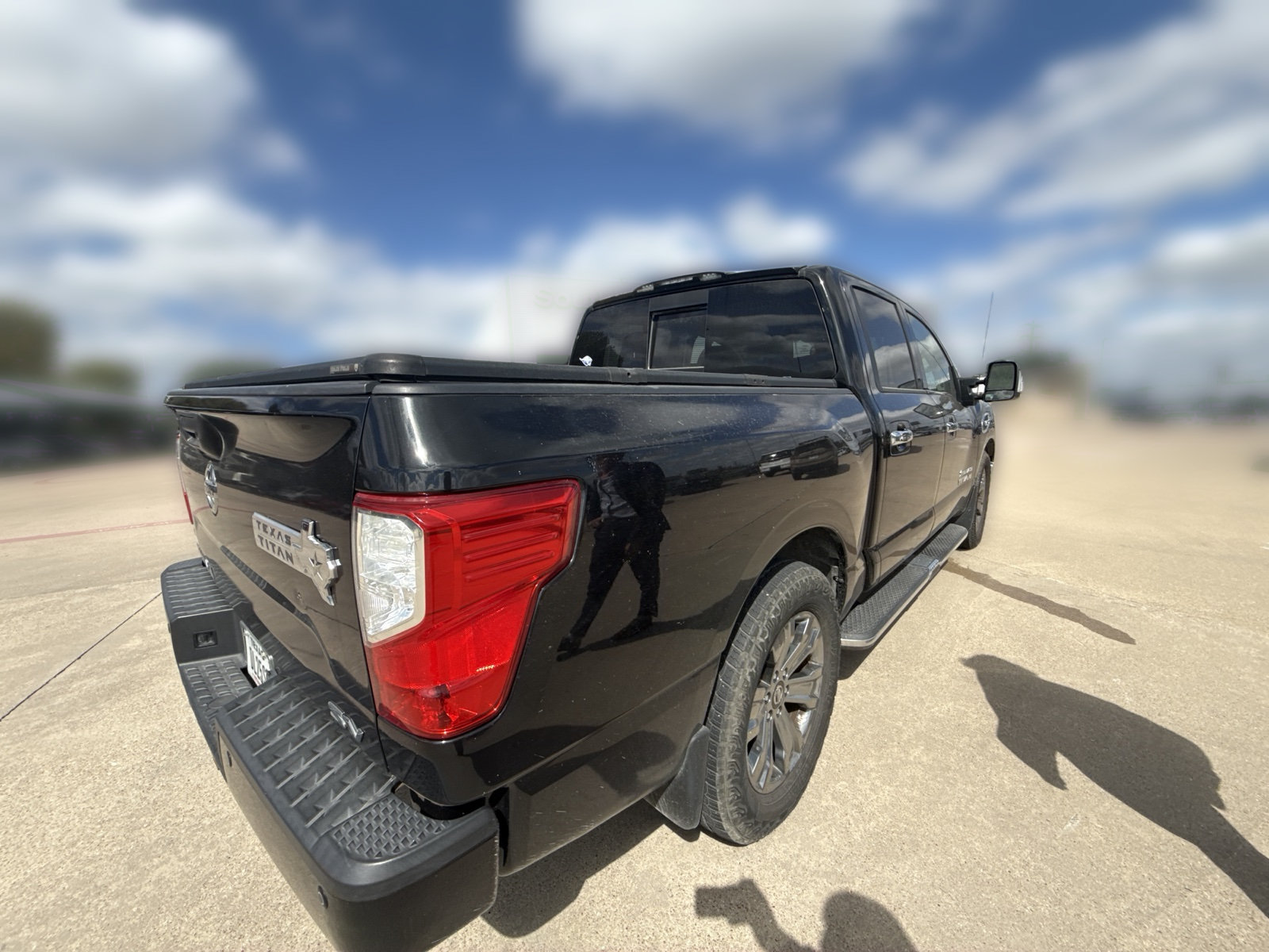 Used 2017 Nissan Titan SV RWD image 4