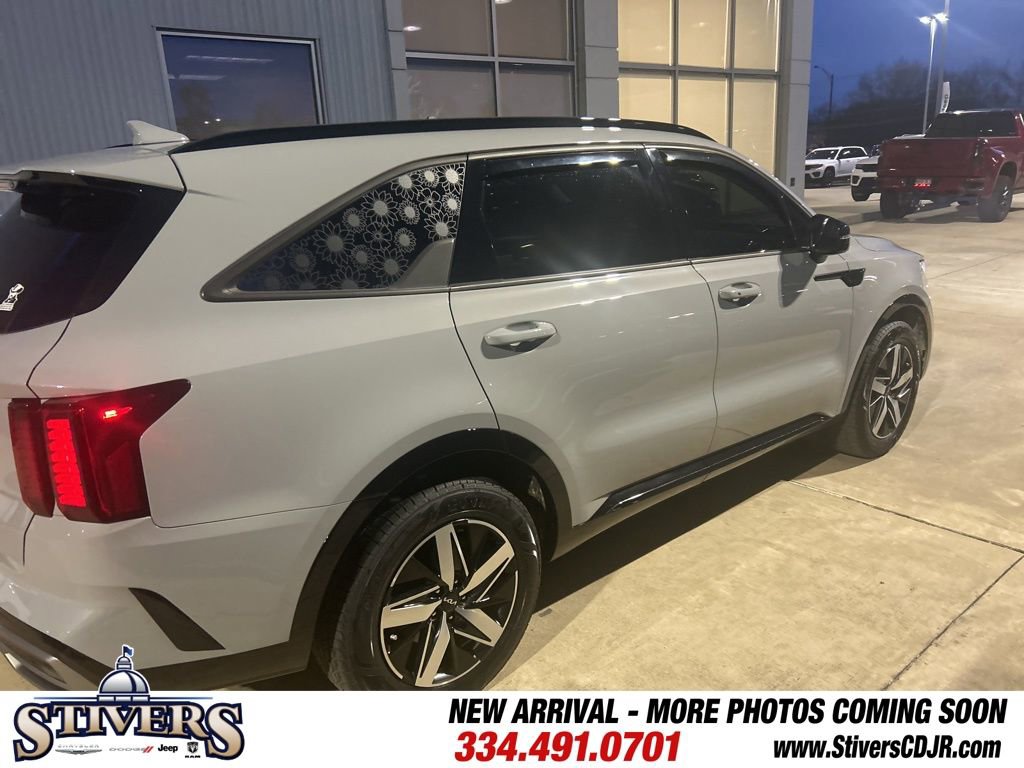 Used 2022 Kia Sorento EX w/ Panoramic Sunroof Package image 7