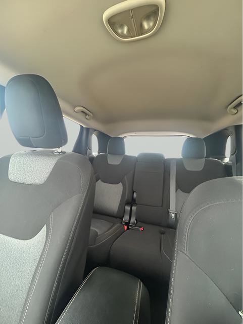 Used 2016 Jeep Cherokee Sport FWD image 16