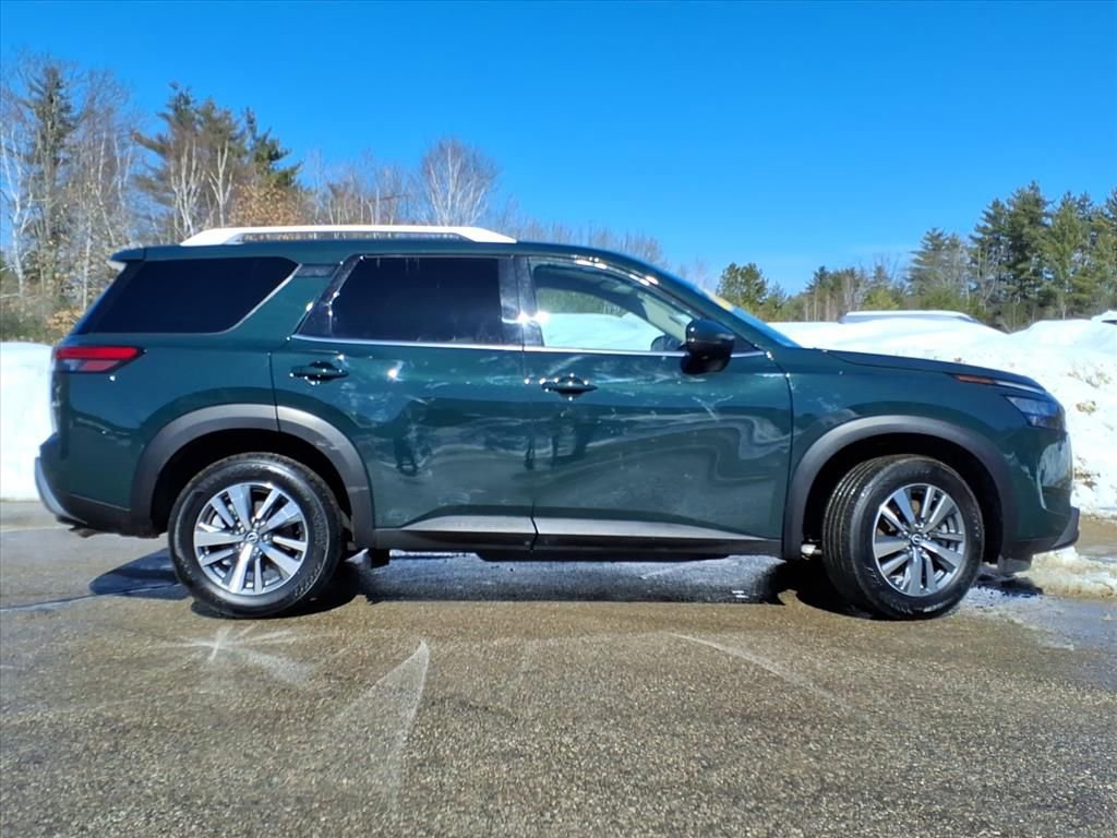 Used 2025 Nissan Pathfinder SL image 2