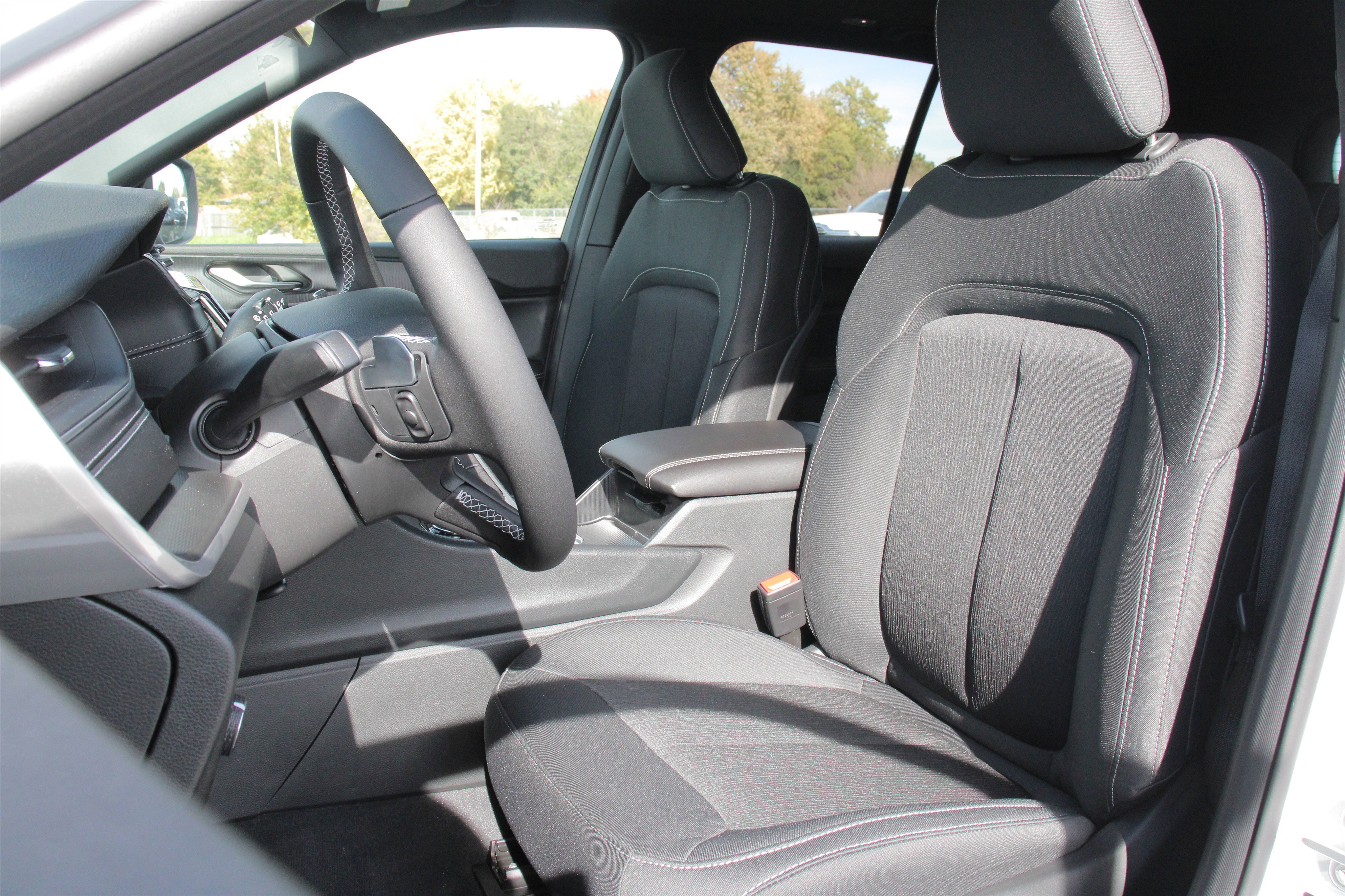 New 2025 Jeep Grand Cherokee Laredo w/ Luxury Tech Group I image 5