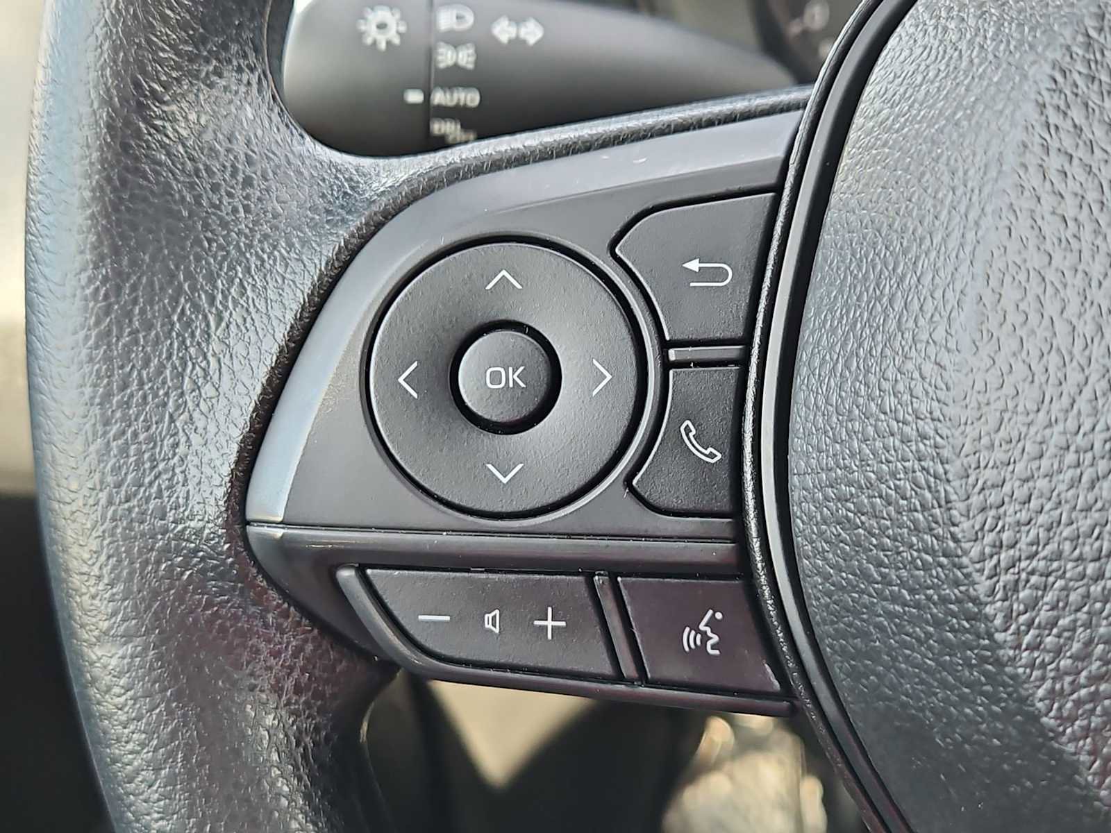 Used 2025 Toyota Corolla LE image 35