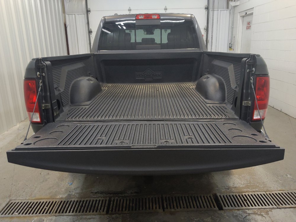 Used 2017 RAM 1500 Classic SLT AWD/4WD image 29