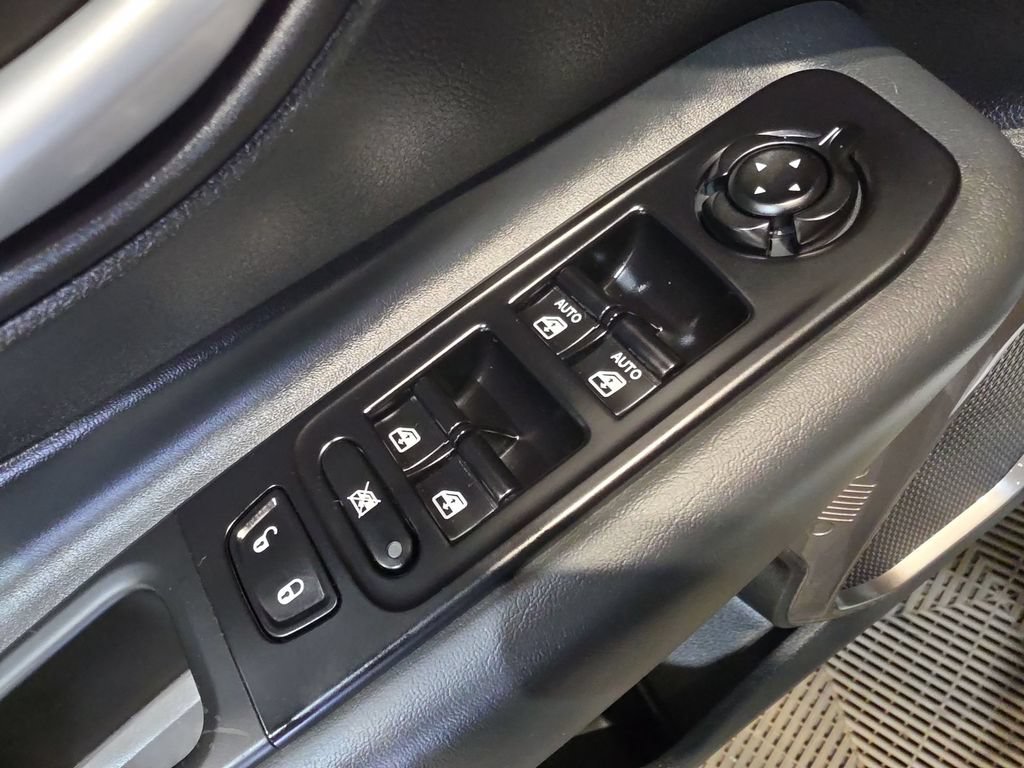 Used 2023 Jeep Renegade Latitude AWD/4WD image 15