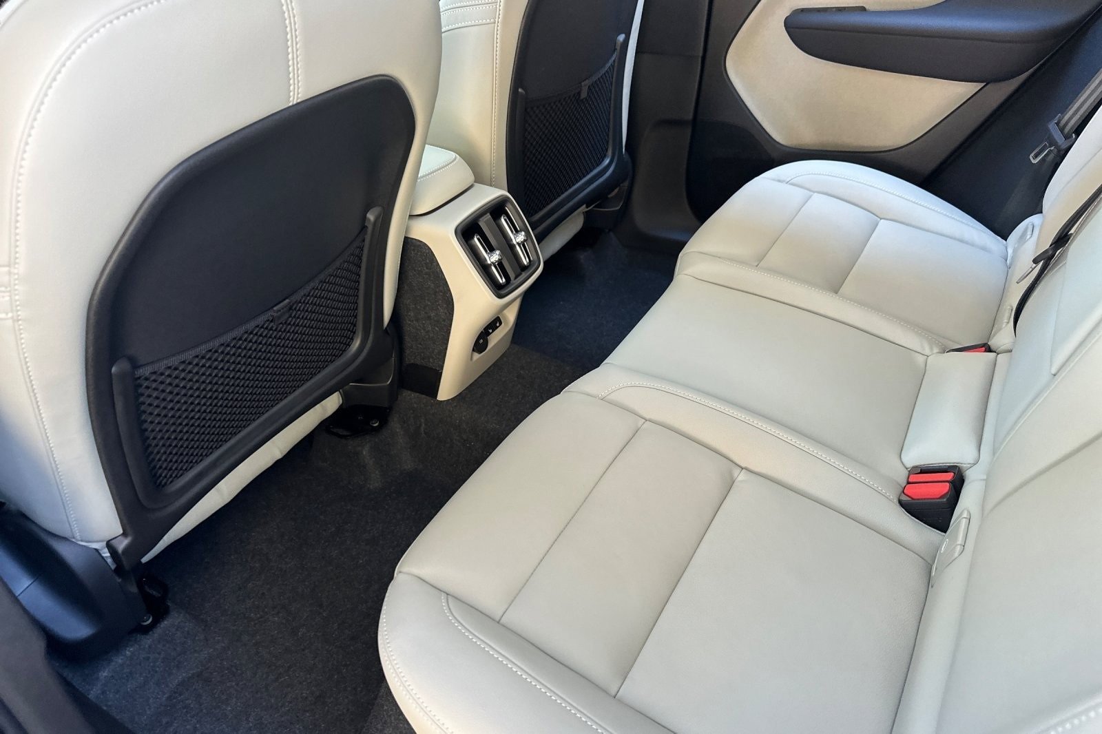 New 2026 Volvo XC40 B5 Ultra w/ Climate Package image 4