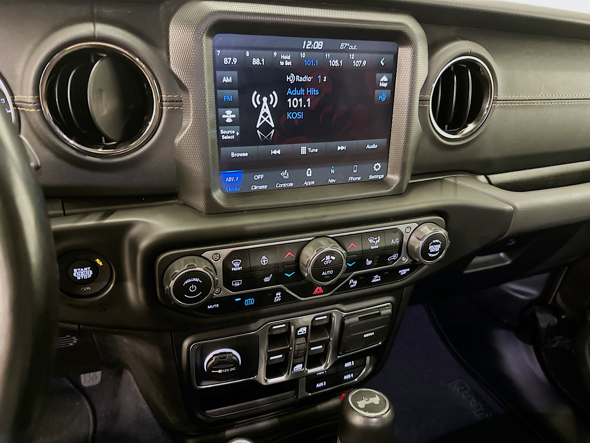Used 2021 Jeep Wrangler Unlimited Sahara AWD/4WD image 26