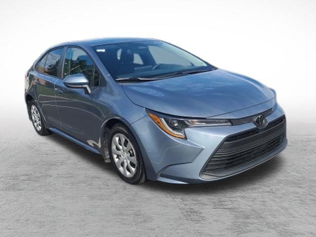 Certified 2025 Toyota Corolla LE FWD image 3