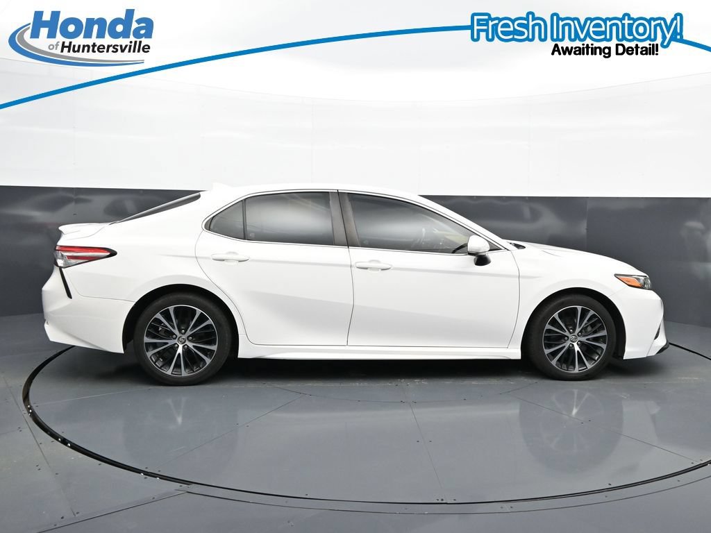 Used 2020 Toyota Camry SE FWD image 11