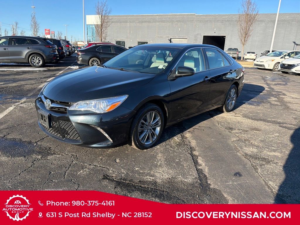 Used 2017 Toyota Camry SE image 2