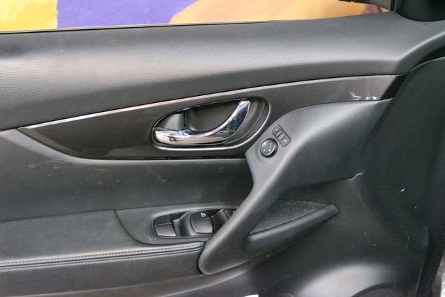 Used 2020 Nissan Rogue SV AWD/4WD image 13