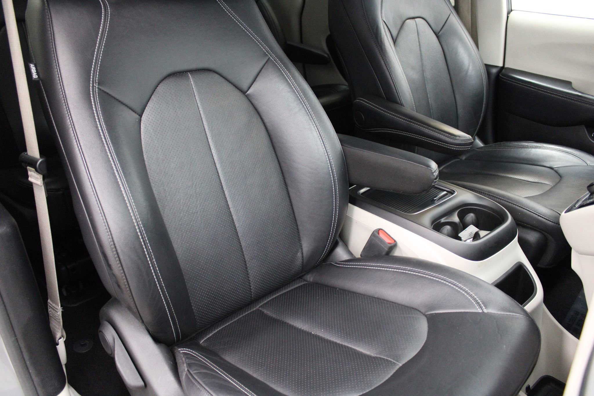 Used 2022 Chrysler Pacifica Touring-L FWD image 30