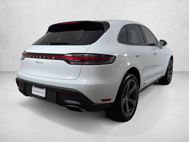 Certified 2025 Porsche Macan AWD/4WD image 9
